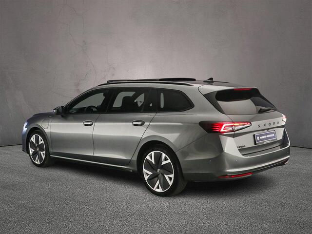 Skoda SUPERB Sportline Business 1.5 TSI PHEV 204pk DSG Automaat Trekhaak, Panoramadak, Head up display, Adaptive cruise contron, CANTON audio, 360 camera