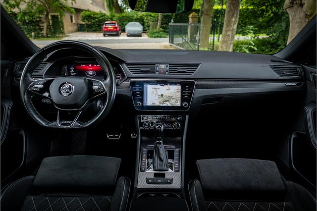 Skoda SUPERB Combi 1.4 TSI iV Sportline Business Panorama Matrix ACC 360 Camera