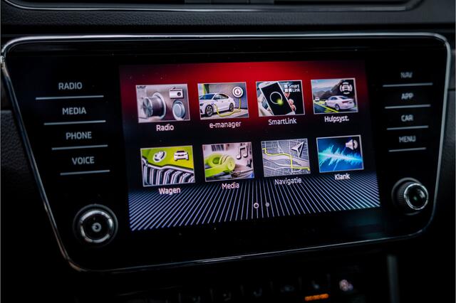 Skoda SUPERB Combi 1.4 TSI iV Sportline Business Panorama Matrix ACC 360 Camera