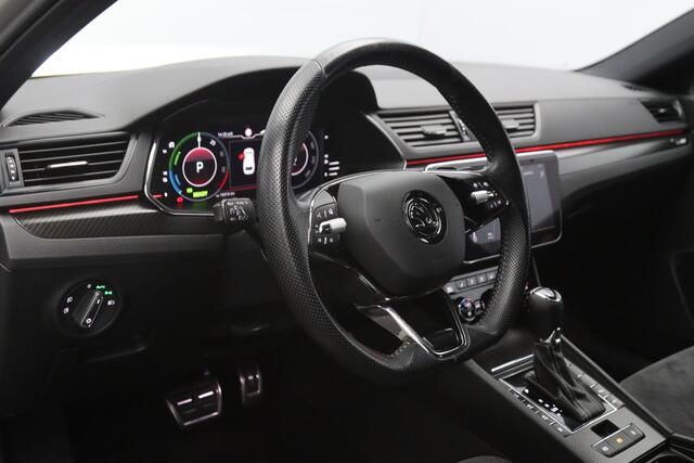 Skoda SUPERB Combi 1.4 TSI iV 218 PK Sportline Business PHEV, Kuipstoelen, Trekhaak, Memory, 4 x Stoelverwarming
