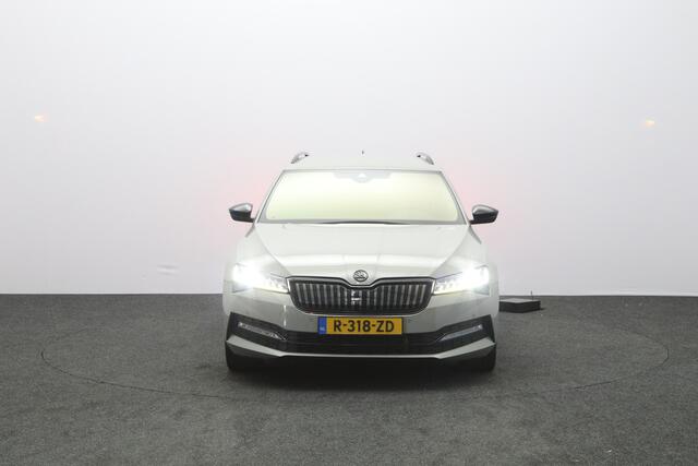Skoda SUPERB Combi 1.4 TSI iV 218 PK Sportline Business PHEV, Kuipstoelen, Trekhaak, Memory, 4 x Stoelverwarming