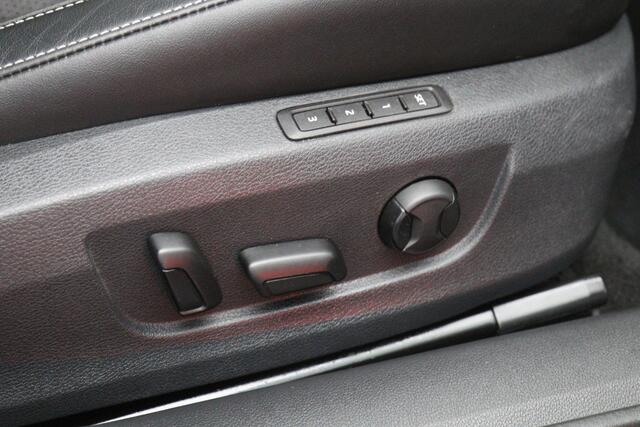 Skoda SUPERB Combi 1.4 TSI iV 218 PK Sportline Business PHEV, Kuipstoelen, Trekhaak, Memory, 4 x Stoelverwarming