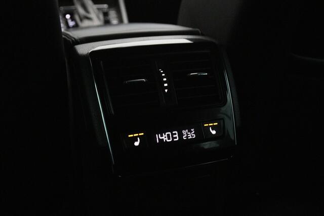 Skoda SUPERB Combi 1.4 TSI iV 218 PK Sportline Business PHEV, Kuipstoelen, Trekhaak, Memory, 4 x Stoelverwarming