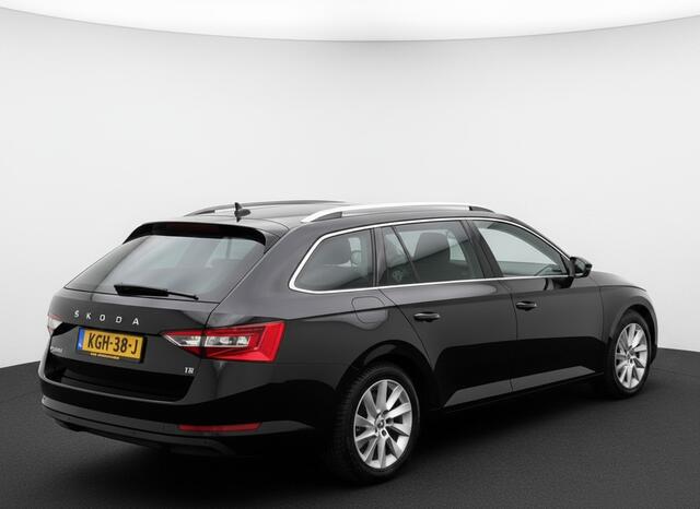 Skoda SUPERB Combi iV 218PK DSG HYBRID BUSINESS CAMERA/NAVI/VIRTUAL/STUURVERW.