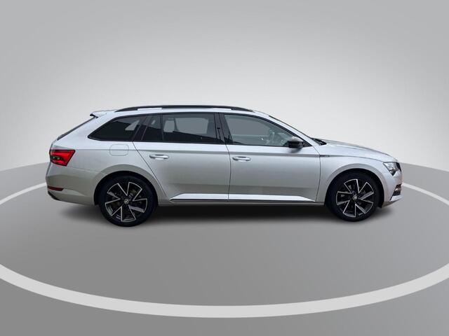 Skoda SUPERB Combi 1.4TSI 160kW/218PK iV Sportline DSG · Panoramadak · Trekhaak · 360°Camera + Parkeersensoren · Apple/Android Car Play ·