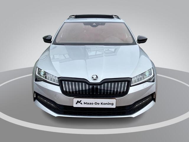 Skoda SUPERB Combi 1.4TSI 160kW/218PK iV Sportline DSG · Panoramadak · Trekhaak · 360°Camera + Parkeersensoren · Apple/Android Car Play ·