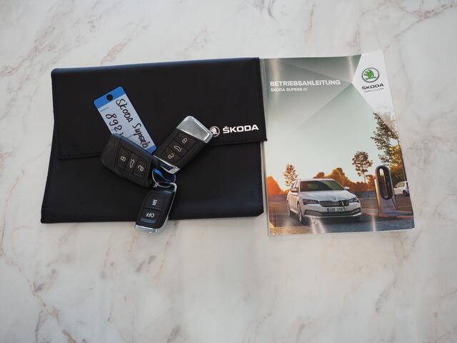 Skoda SUPERB Combi 1.4 TSI iV Style | Leder | Trekhaak | 360 | Massage | Stoelkoeling | Keyless | Virtual | Sfeerlicht