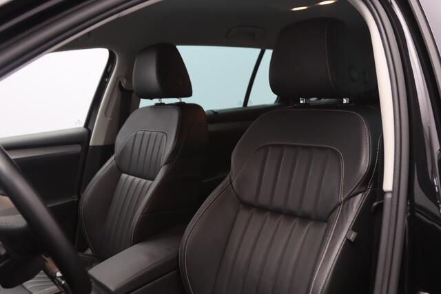 Skoda SUPERB Combi 1.4 TSI iV 218 PK Business Edition Plus PHEV, Trekhaak, Camera, Leder, LED,