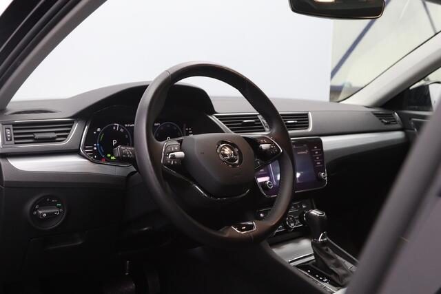 Skoda SUPERB Combi 1.4 TSI iV 218 PK Business Edition Plus PHEV, Trekhaak, Camera, Leder, LED,