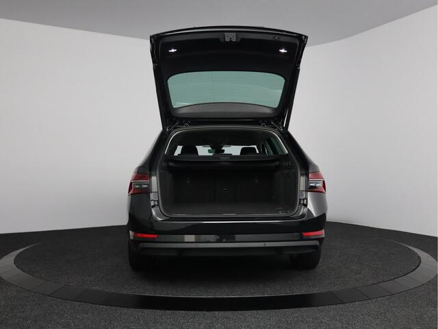 Skoda SUPERB Combi 1.4 TSI iV Style 204pk | LED Matrix | Elektrisch bedienbare stoelen