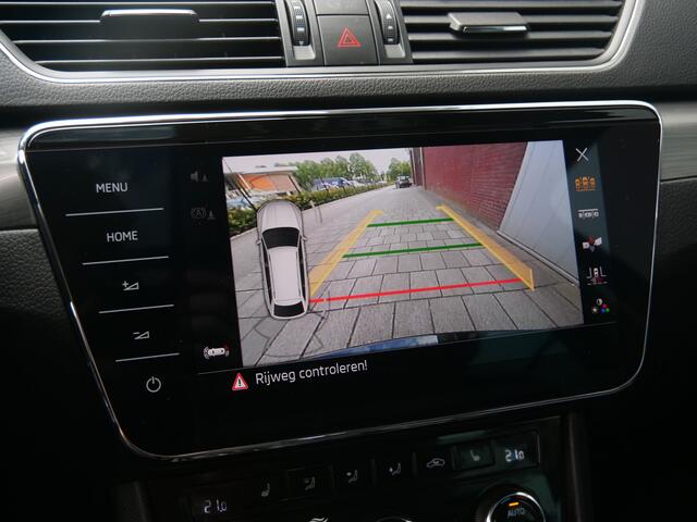 Skoda SUPERB Combi 1.4 TSI iV Syle 218 Pk Automaat Navi / DAB / Pano-dak / Apple Carplay / Leer