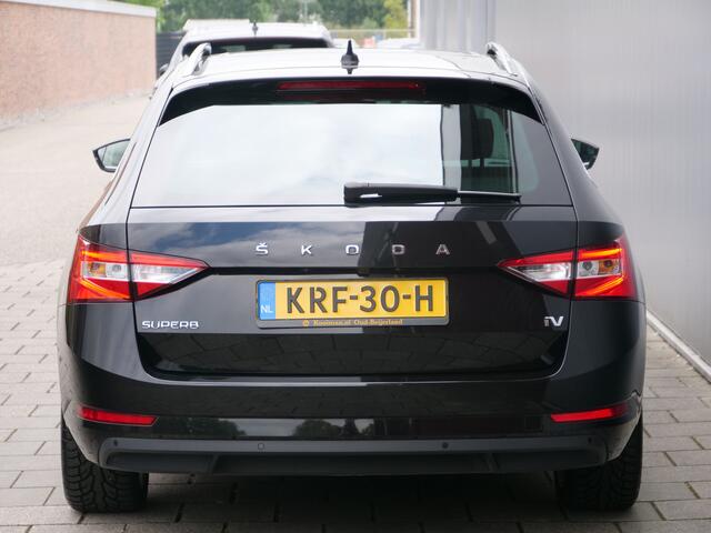 Skoda SUPERB Combi 1.4 TSI iV Syle 218 Pk Automaat Navi / DAB / Pano-dak / Apple Carplay / Leer