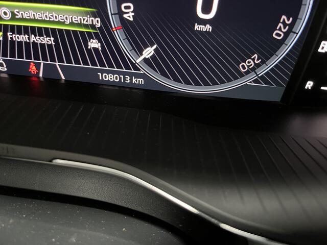 Skoda SUPERB Combi 1.4 TSI iV Laurin & Klement / AUTOMAAT/ PANO/ TREKHAAK/ LEER/ STANDKACHEL/ DCC/ ACC/ PARK.SENSOR.V+A/ CAMERA/ STANDKACHEL/ STUUR+STOELVERWARM./ MEMORY SEAT/ SMARTLINK/ CANTON AUDIO/ ELEK.ACHTERKLEP/ DIGITAL DASH/ 19'' L