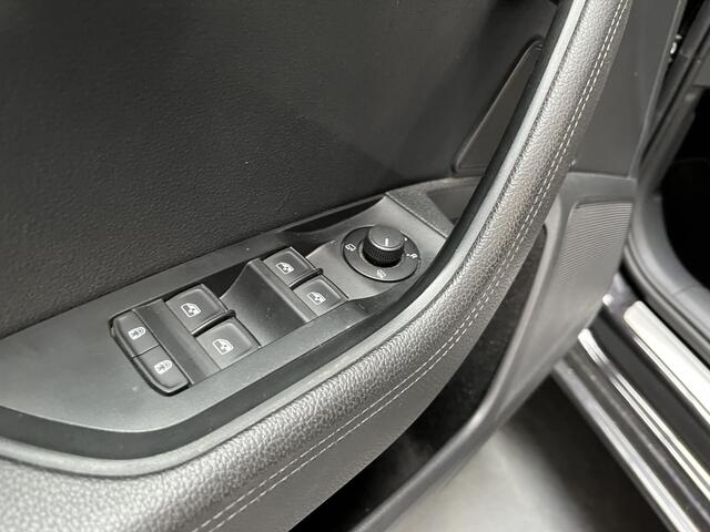Skoda SUPERB Combi 1.4 TSI iV Laurin & Klement / AUTOMAAT/ PANO/ TREKHAAK/ LEER/ STANDKACHEL/ DCC/ ACC/ PARK.SENSOR.V+A/ CAMERA/ STANDKACHEL/ STUUR+STOELVERWARM./ MEMORY SEAT/ SMARTLINK/ CANTON AUDIO/ ELEK.ACHTERKLEP/ DIGITAL DASH/ 19'' L