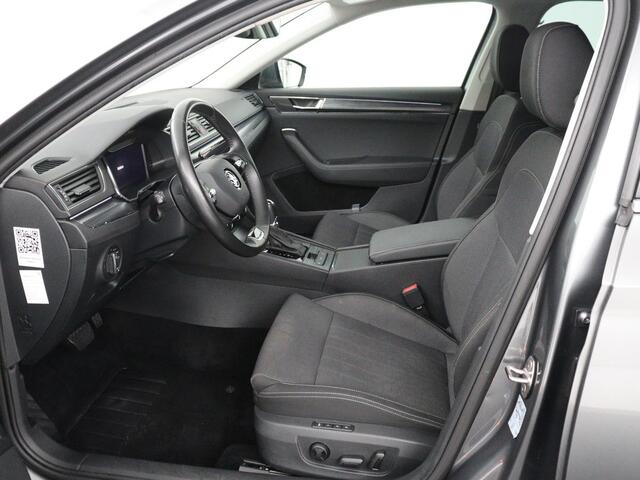 Skoda SUPERB Combi 1.4 TSI iV Business Edition Plus | SOH 93,2% | Camera | Cruise control | Navigatie | DAB+ | Carplay | Climate control | Sfeerverlichting