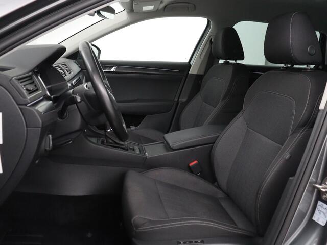 Skoda SUPERB Combi 1.4 TSI iV Business Edition Plus | SOH 93,2% | Camera | Cruise control | Navigatie | DAB+ | Carplay | Climate control | Sfeerverlichting