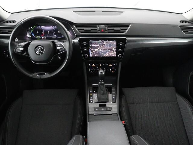 Skoda SUPERB Combi 1.4 TSI iV Business Edition Plus | SOH 93,2% | Camera | Cruise control | Navigatie | DAB+ | Carplay | Climate control | Sfeerverlichting