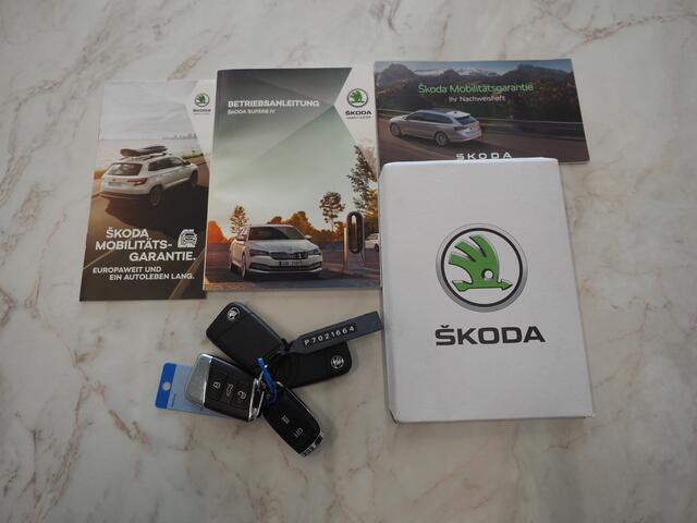 Skoda SUPERB Combi 1.4 TSI iV Laurin & Klement | Panoramadak | Leder | Trekhaak | Massage | Canton | Stoelkoeling | 360 | Memory