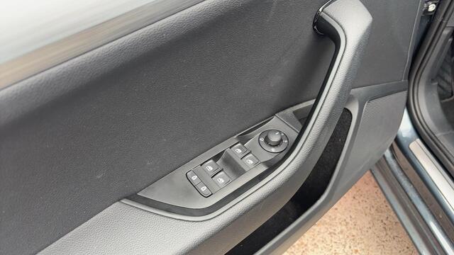 Skoda SUPERB Combi 1.5 TSI ACT Business Edition AUTOMAAT / FULL LED / TREKHAAK / KEYLESS / NAVI / CARPLAY / CLIMA / PDC / NL-AUTO