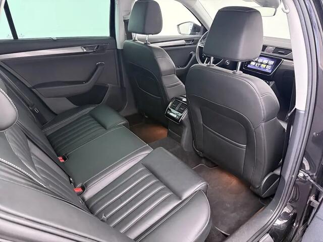 Skoda SUPERB Combi 1.4 TSI iV Business Edition Gratis Afleverpakket! | Panormadak | Trekhaak | Elektrische stoelen/kofferklep |
