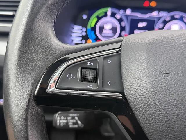Skoda SUPERB Combi 1.4 TSI iV Business Edition Gratis Afleverpakket! | Panormadak | Trekhaak | Elektrische stoelen/kofferklep |