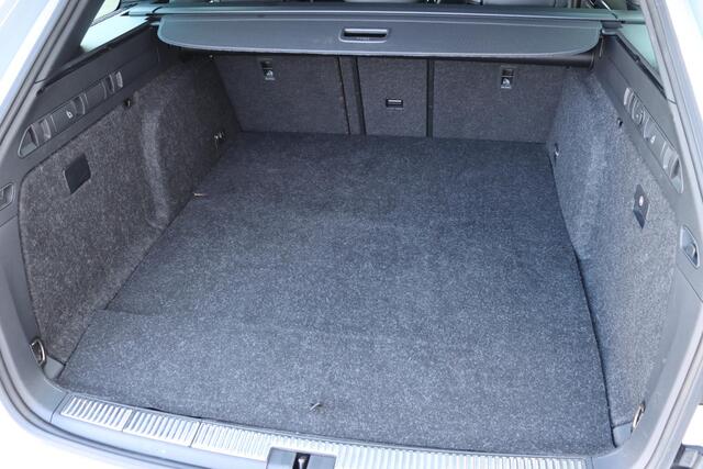 Skoda SUPERB Combi 1.4 TSI Laurin & Klement 218pk DSG6 | Lederen bekleding | Trekhaak wegklapbaar | Navigatie | SOH 93,4%