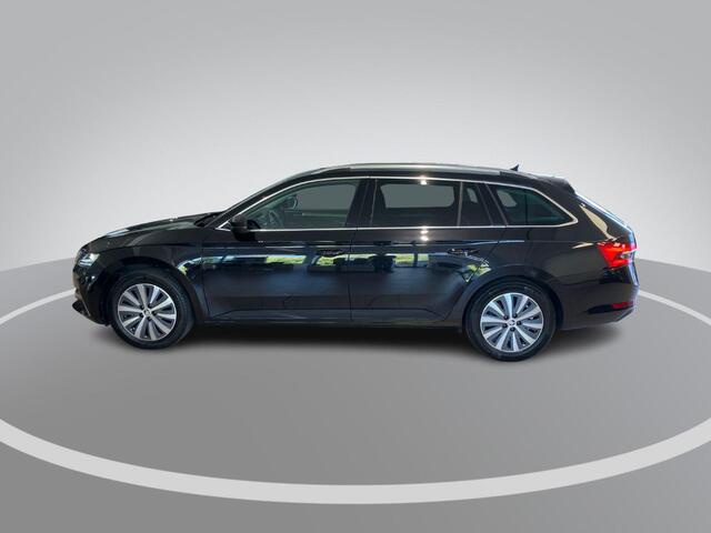 Skoda SUPERB Combi 1.4TSIiV 160kW/218PK Business Edition Plus · Navigatie · Trekhaak · Camera + Parkeersensoren · Garantie t/m 27-03-2028 of 60000km.