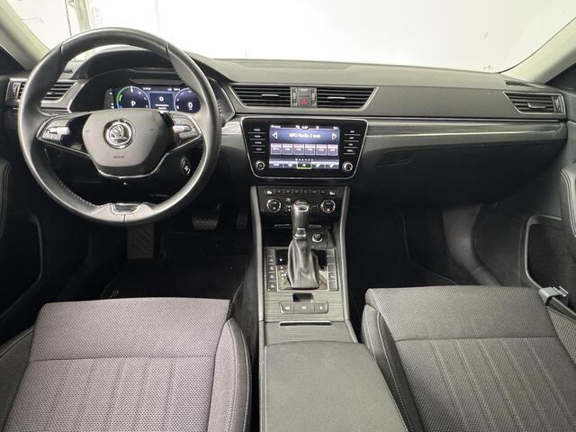 Skoda SUPERB Combi 1.4 TSI iV Business Edition Plus | Navigatie | Camera | Stoelverwarming | Elektrische Stoelen |