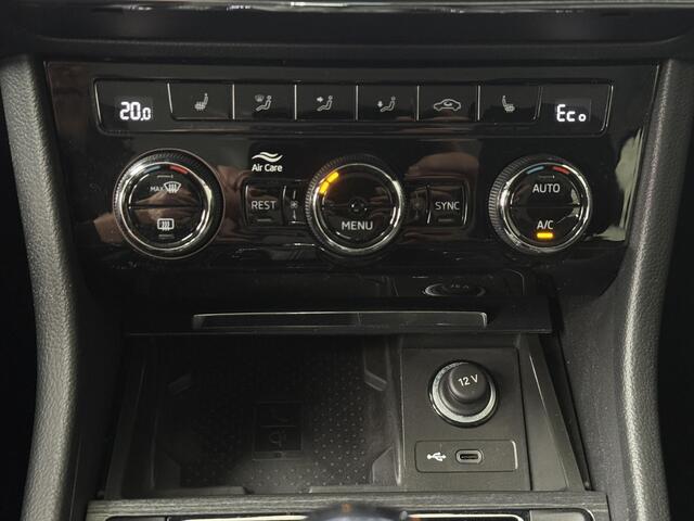 Skoda SUPERB Combi 1.4 TSI iV Business Edition Plus | Navigatie | Camera | Stoelverwarming | Elektrische Stoelen |