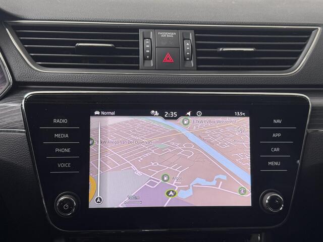 Skoda SUPERB Combi 1.4 TSI iV Business Edition Plus | Navigatie | Camera | Stoelverwarming | Elektrische Stoelen |
