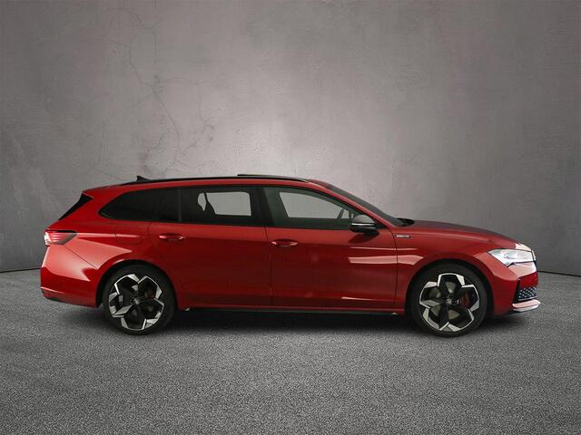 Skoda SUPERB Combi Sportline Business 1.5 TSI PHEV 204pk DSG Automaat Trekhaak, Panoramadak, CANTON audio, LED matrix koplampen, Adaptive cruise control