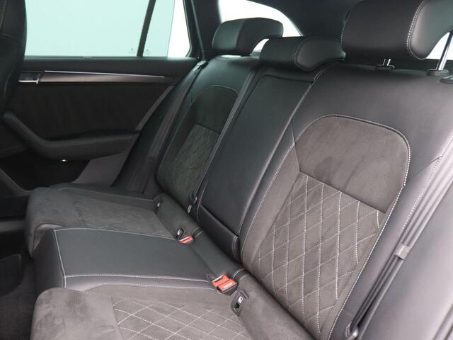 Skoda SUPERB Combi 1.4 TSI iV Sportline Business 218PK DSG Panoramadak, Trekhaak, Matrix LED-Verlichting, Side Assist, Keyless, Memorystoel, 360gr. Camera, 19" LM Velgen