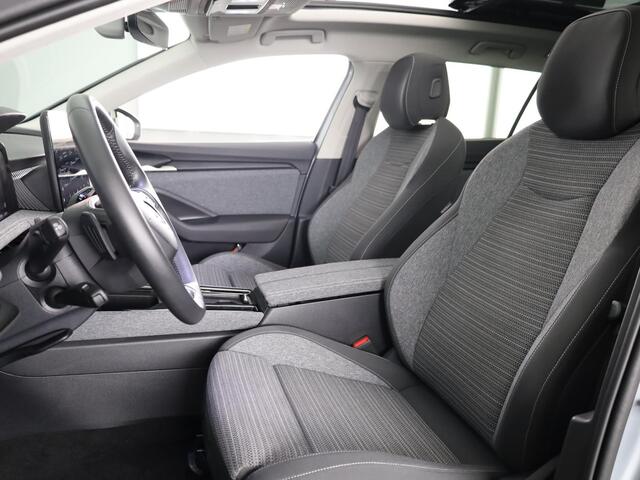 Skoda SUPERB Combi 1.5 TSI MHEV First Edition 150 pk | Trekhaak wegklapbaar | Panoramadak | Verlengde garantie | Navigatie | Achteruitrijcamera | Verwarmbare voorstoelen