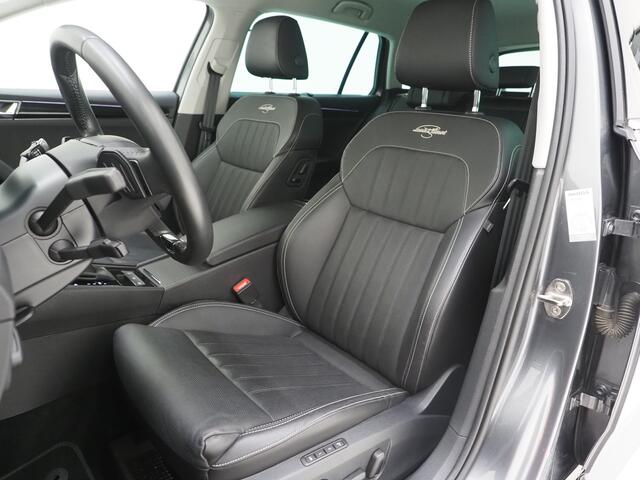 Skoda SUPERB Combi 1.4 TSI iV Laurin & Klement | Leder | Trekhaak | Massage | Canton | 360 | Memory | Stoelkoeling | Keyless