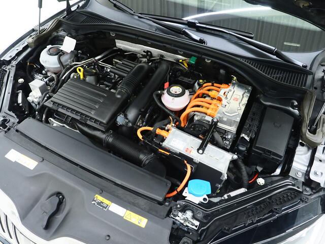 Skoda SUPERB Combi 1.4 TSI iV Laurin & Klement | Leder | Trekhaak | Massage | Canton | 360 | Memory | Stoelkoeling | Keyless