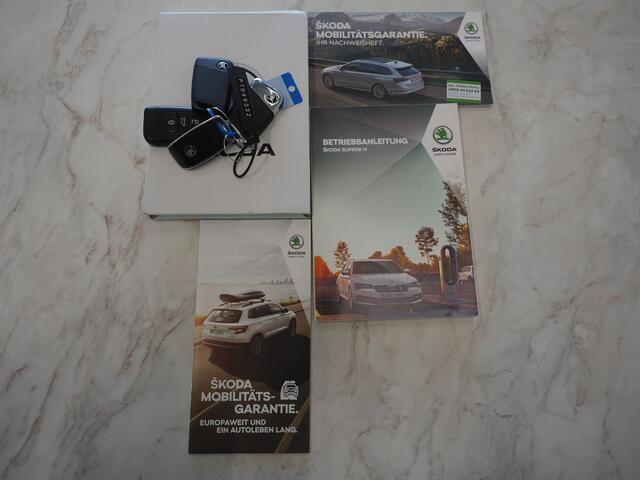 Skoda SUPERB Combi 1.4 TSI iV Laurin & Klement | Leder | Trekhaak | Massage | Canton | 360 | Memory | Stoelkoeling | Keyless
