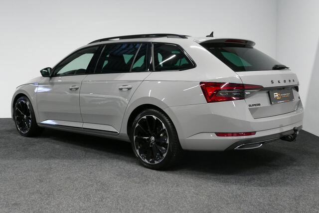 Skoda SUPERB Combi 1.4 TSI iV Sportline Business / Panoramadak / Elektr. verstelbare stoelen + memory / Elektr. wegklapbare trekhaak / Stoelverwarming / Ambienteverlichting / Apple Carplay - Android Auto / Achteruitrijcamera / Stuuwielverwarming / PDC / 19'' LMV / Nav