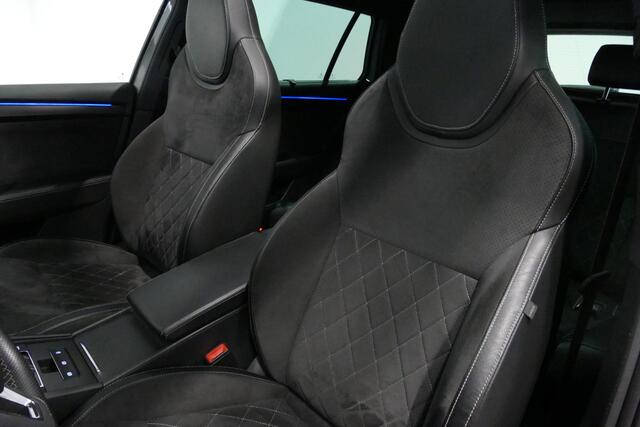 Skoda SUPERB Combi 1.4 TSI iV Sportline Business / Panoramadak / Elektr. verstelbare stoelen + memory / Elektr. wegklapbare trekhaak / Stoelverwarming / Ambienteverlichting / Apple Carplay - Android Auto / Achteruitrijcamera / Stuuwielverwarming / PDC / 19'' LMV / Nav