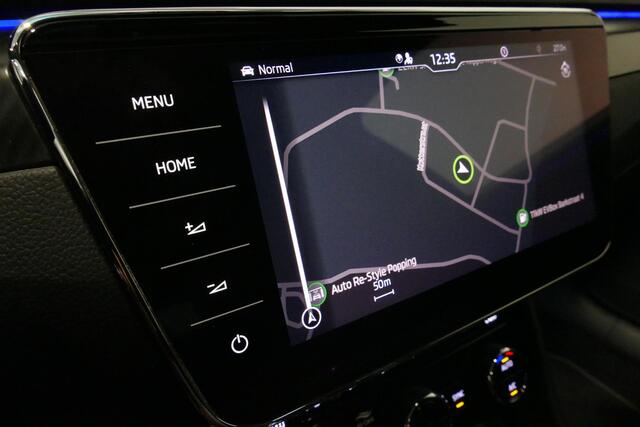 Skoda SUPERB Combi 1.4 TSI iV Sportline Business / Panoramadak / Elektr. verstelbare stoelen + memory / Elektr. wegklapbare trekhaak / Stoelverwarming / Ambienteverlichting / Apple Carplay - Android Auto / Achteruitrijcamera / Stuuwielverwarming / PDC / 19'' LMV / Nav