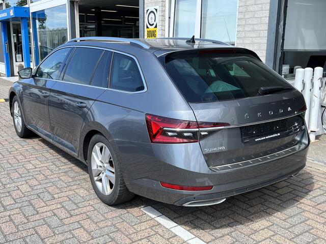 Skoda SUPERB Combi 1.4 TSI iV Laurin & Klement / AUTOMAAT/ 218 PK/ CANTON AUDIO/ CAMERA/ DCC/ CRYSTAL LIGHTING/ DODE HOEK/ STOELVENTILATIE/ MEMORY SEATS/ VOORRUIT VERWARM./ STOELVERWARM. V&A/ SMARTLINK/ KEYLESS/ ADAPT. CRUISE/ NAVI/ CLIMA