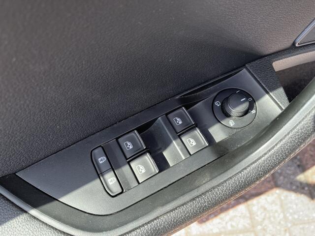 Skoda SUPERB Combi 1.4 TSI iV Laurin & Klement / AUTOMAAT/ 218 PK/ CANTON AUDIO/ CAMERA/ DCC/ CRYSTAL LIGHTING/ DODE HOEK/ STOELVENTILATIE/ MEMORY SEATS/ VOORRUIT VERWARM./ STOELVERWARM. V&A/ SMARTLINK/ KEYLESS/ ADAPT. CRUISE/ NAVI/ CLIMA