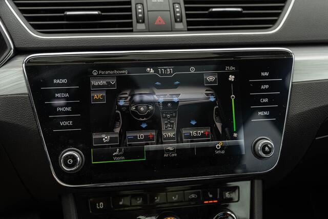 Skoda SUPERB Combi 1.5 TSI Business Edition | Trekhaak | Panoramadak | Cruise Control Adaptief | Stoelverwarming | Keyless Entry | LED Koplampen | Navigatie | Apple Carplay | Android Auto