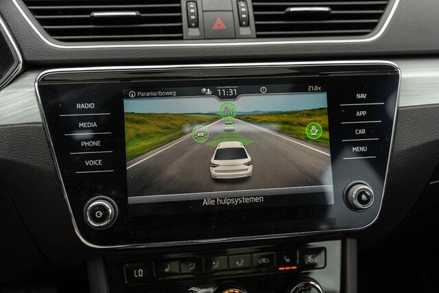 Skoda SUPERB Combi 1.5 TSI Business Edition | Trekhaak | Panoramadak | Cruise Control Adaptief | Stoelverwarming | Keyless Entry | LED Koplampen | Navigatie | Apple Carplay | Android Auto