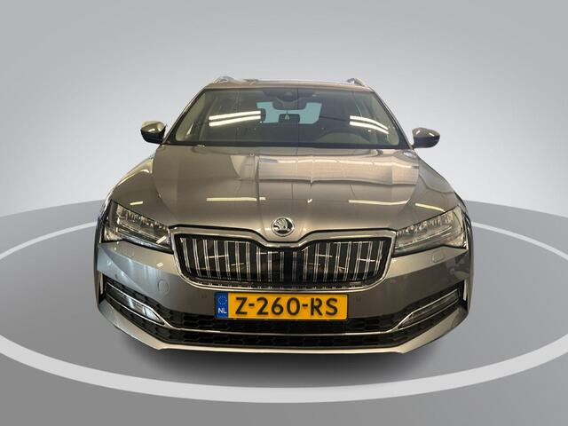 Skoda SUPERB Combi 1.4 TSI iV 218pk DSG Business Edition Plus · Camera · Inklap. Trekhaak · Stoelverwarming · Keyless · ACC · Apple/Android Car Play · Garantie t/m 17-06-2028 of 100.000km