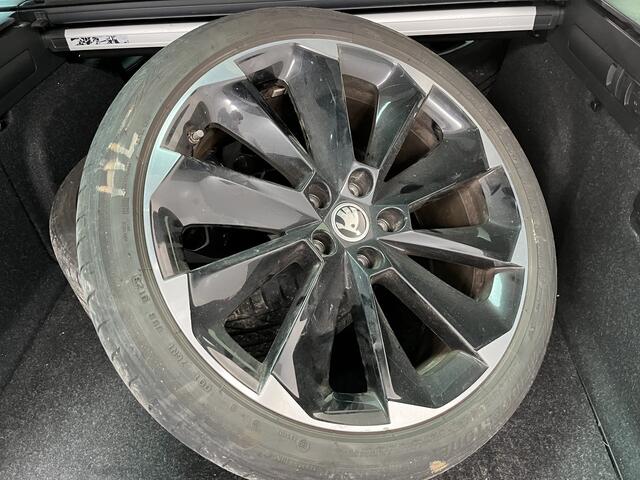 Skoda SUPERB Combi 1.4 TSI iV Sportline / AUTOMAAT/ TREKHAAK/ PANODAK/ MEMORY SEAT/ CANTON/ CRUISE/ SMARTLINK/ NAVI/ 360 CAMERA