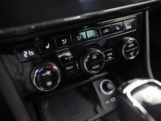 Skoda SUPERB Combi 1.4 TSI iV Sportline 218Pk Automaat (VIRTUAL COCKPIT, SOH 90,5%, APPLE CARPLAY, MEMORY SEATS, STOELVERWARMING ACHTER, GETINT GLAS, ADAPTIVE CRUISE, SFEERVERLICHTING, NIEUWE APK, NIEUWSTAAT)