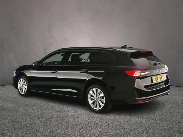 Skoda SUPERB Combi Edition 1.5 TSI PHEV 204pk DSG Automaat Trekhaak, Adaptive cruise control, Achteruitrijcamera, Navigatie, LED koplampen, App connect, Stoelverwarming