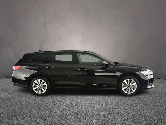 Skoda SUPERB Combi Edition 1.5 TSI PHEV 204pk DSG Automaat Trekhaak, Adaptive cruise control, Achteruitrijcamera, Navigatie, LED koplampen, App connect, Stoelverwarming