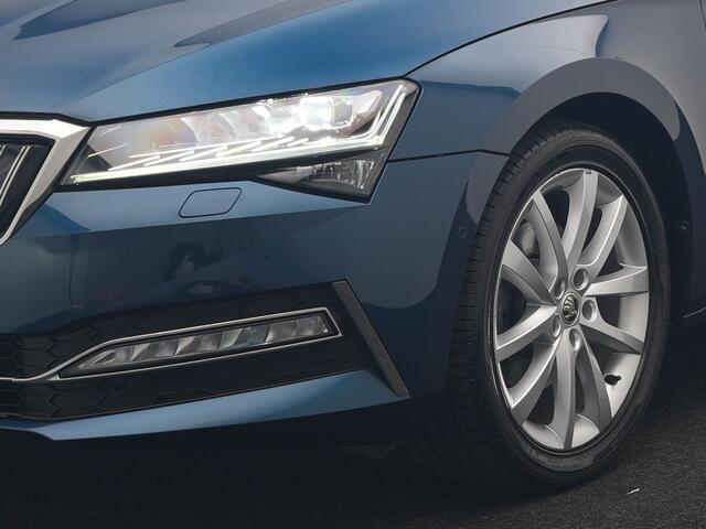 Skoda SUPERB Combi 1.4 TSI iV Laurin & Klement PHEV 218pk Dealer O.H. | Trekhaak Af Fabriek | Adaptive Cruise | Camera | Lederen Comfortzetels Memory & Verwarmd | Stuur Verwarmd | Canton Audio | Blis | Keyless | Apple Carplay | Crystal LED | Navigatie | DAB | Plug In Hybrid |