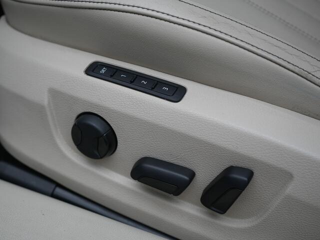 Skoda SUPERB Combi 1.4 TSI iV Laurin & Klement PHEV 218pk Dealer O.H. | Trekhaak Af Fabriek | Adaptive Cruise | Camera | Lederen Comfortzetels Memory & Verwarmd | Stuur Verwarmd | Canton Audio | Blis | Keyless | Apple Carplay | Crystal LED | Navigatie | DAB | Plug In Hybrid |